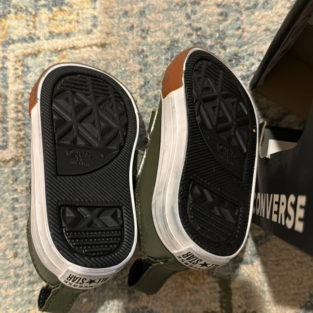 Converse Kids Olive Green Double Velcro Sneakers with Gum Sole